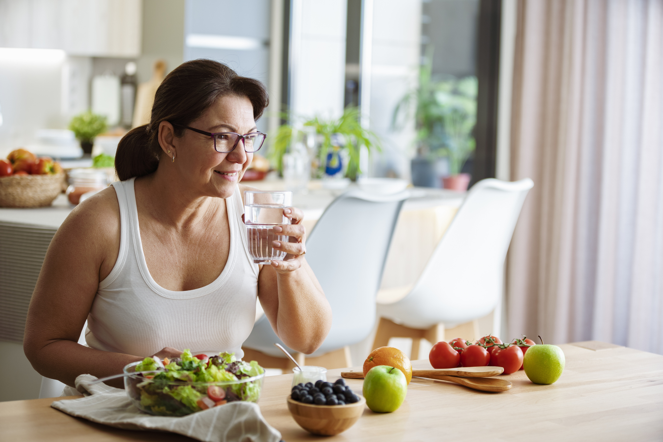 blog showcase image for the blog Does drinking water help with weight loss? 